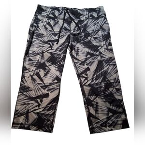 Danskin Abstract Black and Gray Capri Cropped Leggings Yoga Size Large (12 - 14)